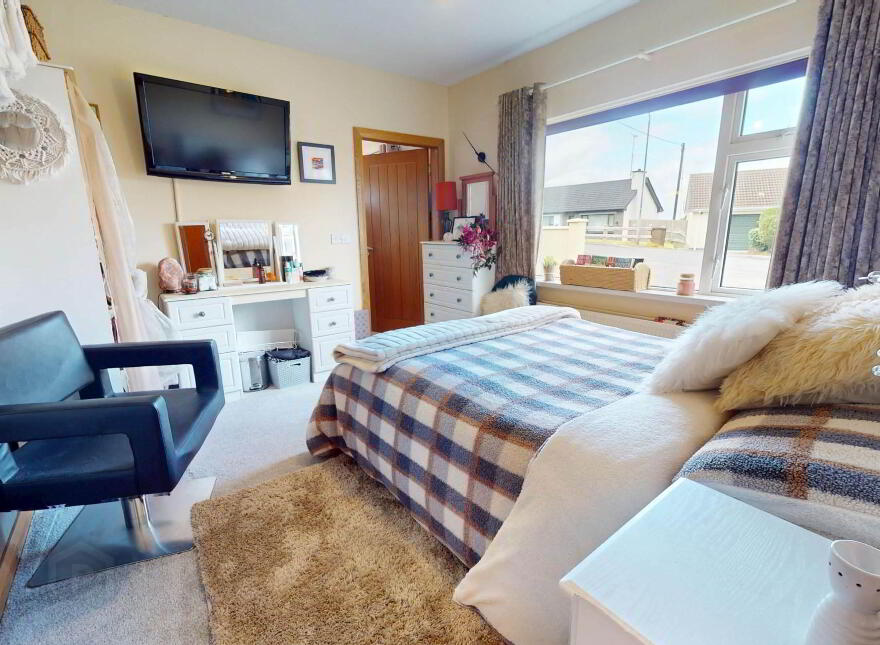 11 Crest Road, Enniskillen, BT74 6JJ