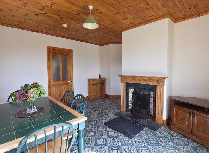 Arderawinny, Schull, P81PC82