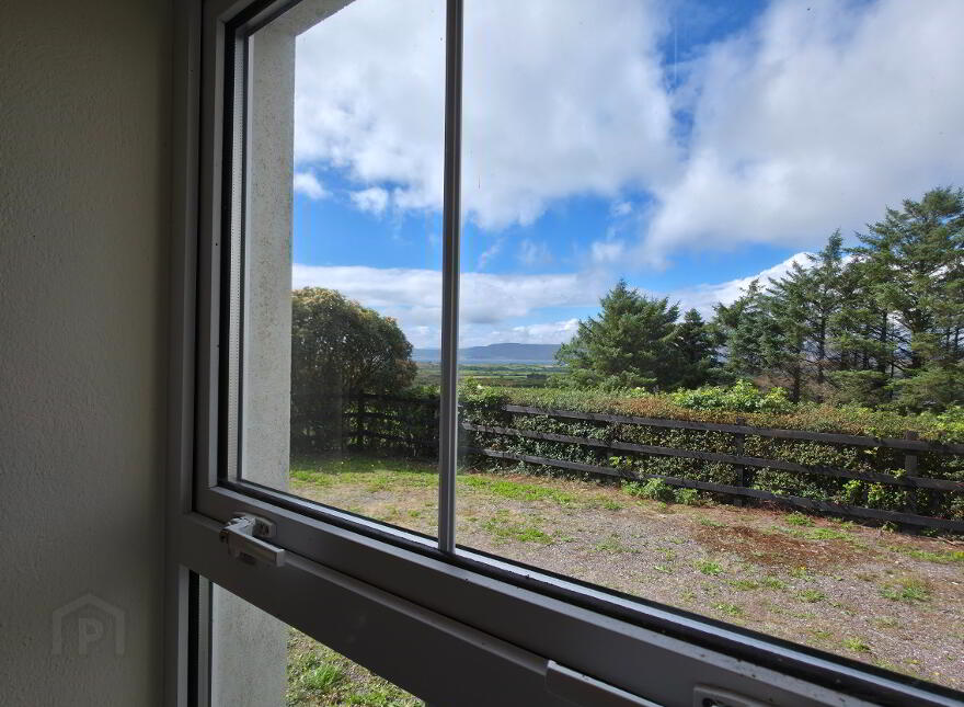Arderawinny, Schull, P81PC82