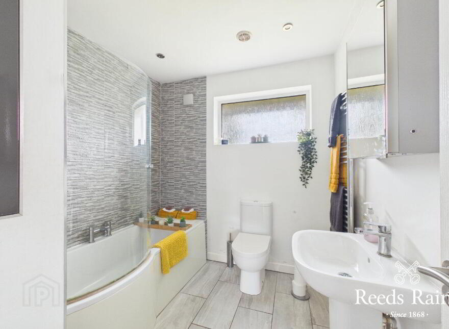 8 Craigowen Road, Carrickfergus, BT38 7NE