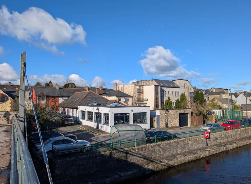 The Bridge Bar & Restaurant, Main Street, Ballyconnell, H14AD72