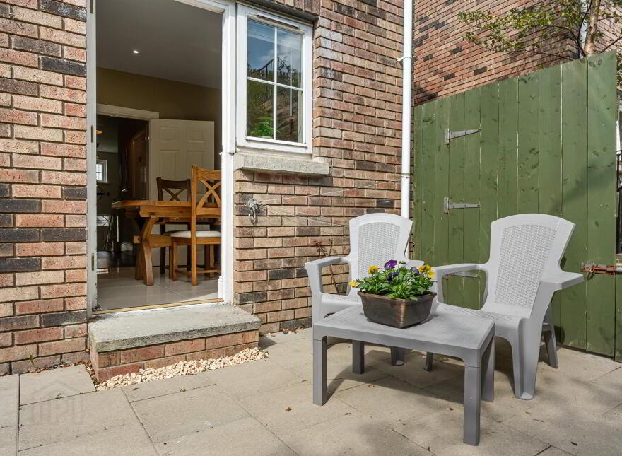 8 Demesne Hollow, Downpatrick, BT30 6WF