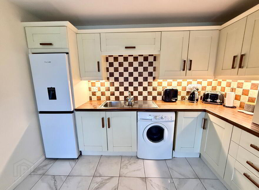 8 Oranmore Park, Derry, BT48 0JP