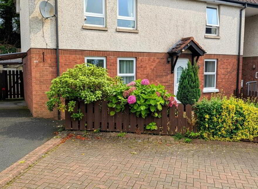 10 Windmill Crescent, Ballynahinch, BT24 8EZ