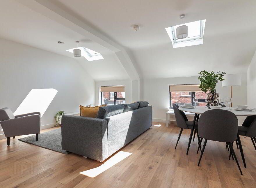 Apt 2, 537a Lisburn Road, Belfast, BT9 7GQ