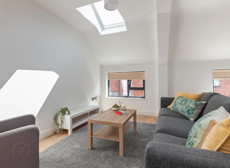 Apt 2, 537a Lisburn Road, Belfast, BT9 7GQ