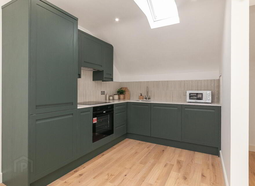 Apt 2, 537a Lisburn Road, Belfast, BT9 7GQ