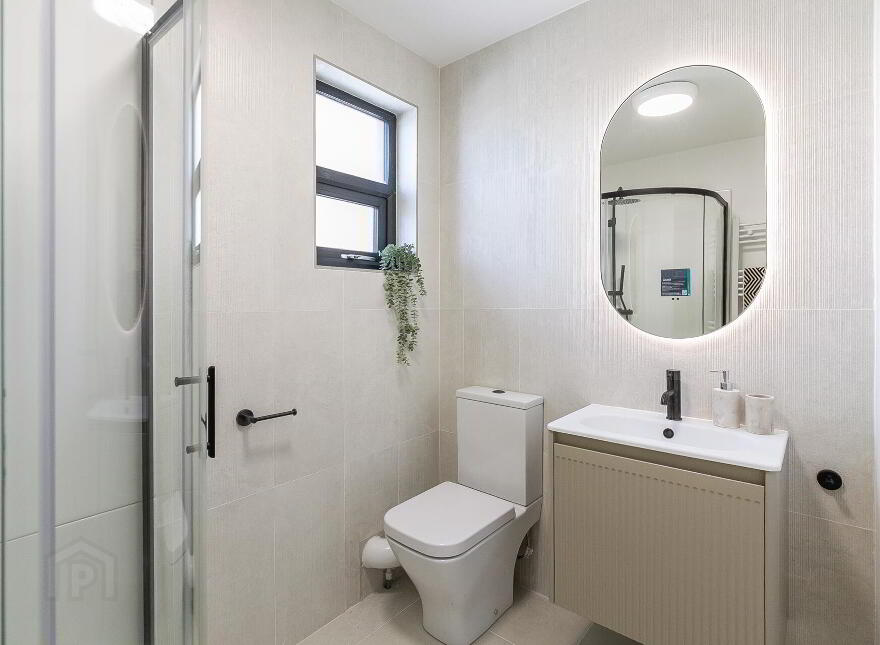 Apt 2, 537a Lisburn Road, Belfast, BT9 7GQ