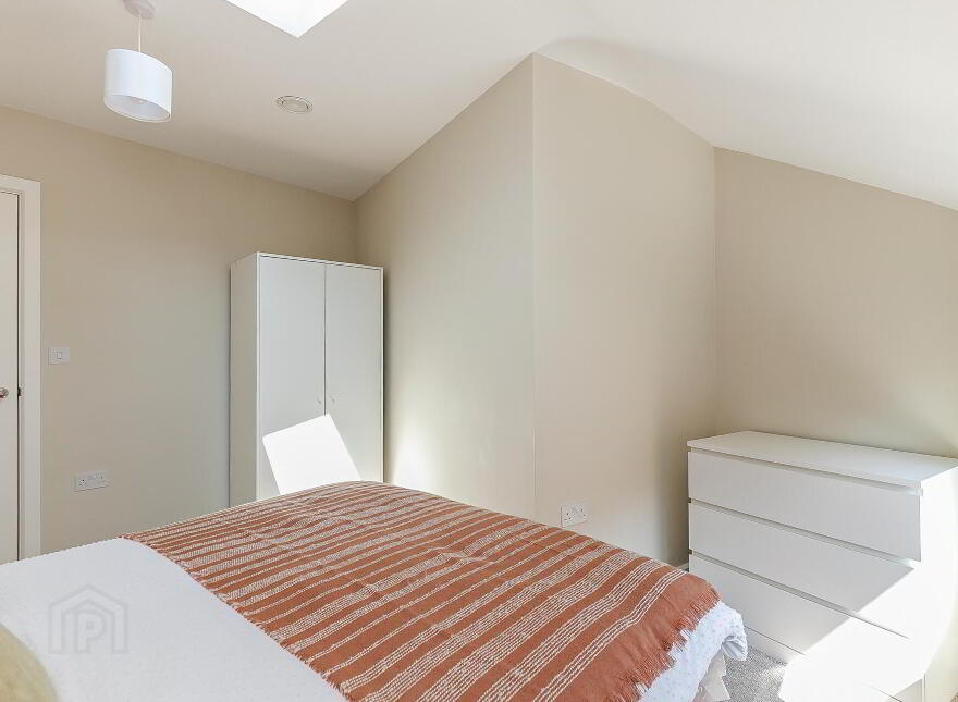 Apt 2, 537a Lisburn Road, Belfast, BT9 7GQ