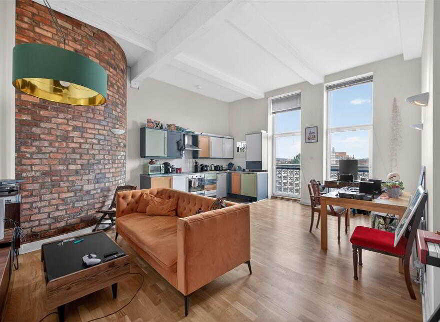 207 Somerset Studios, Marcus Ward Street, Belfast, BT7 1RP