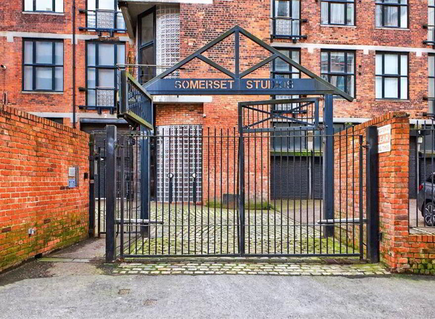 207 Somerset Studios, Marcus Ward Street, Belfast, BT7 1RP