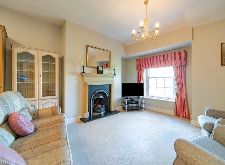 28 Kilwarlin Crescent, Royal Hillsborough, BT26 6QF