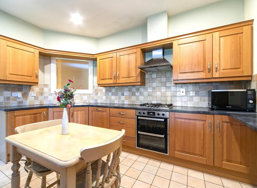 28 Kilwarlin Crescent, Royal Hillsborough, BT26 6QF