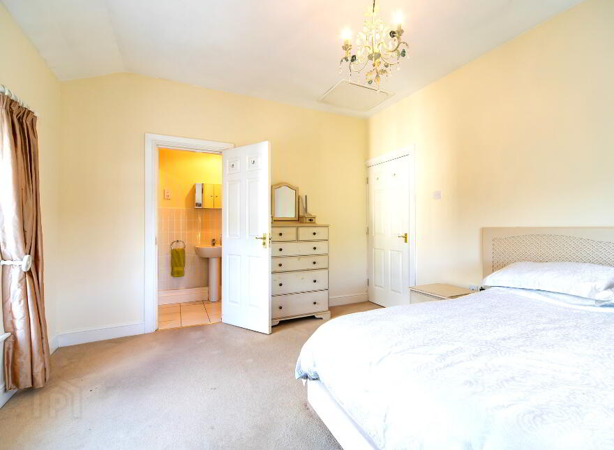 28 Kilwarlin Crescent, Royal Hillsborough, BT26 6QF