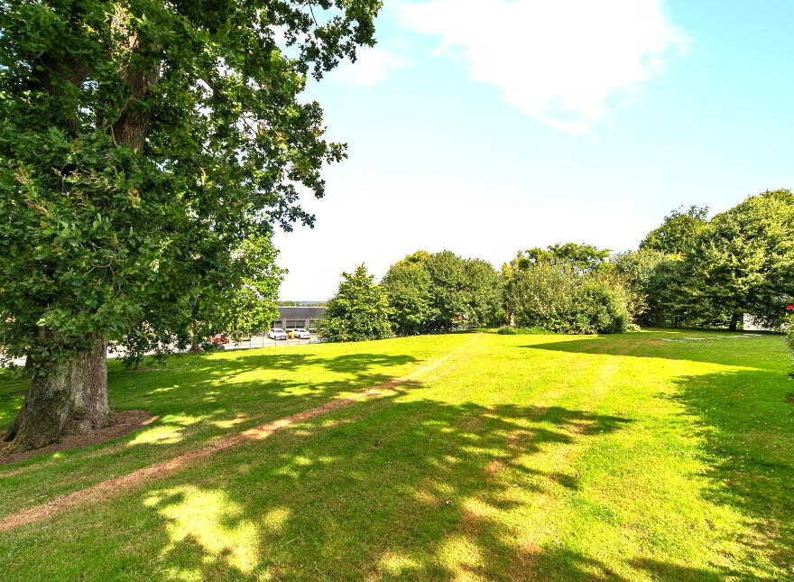 28 Kilwarlin Crescent, Royal Hillsborough, BT26 6QF