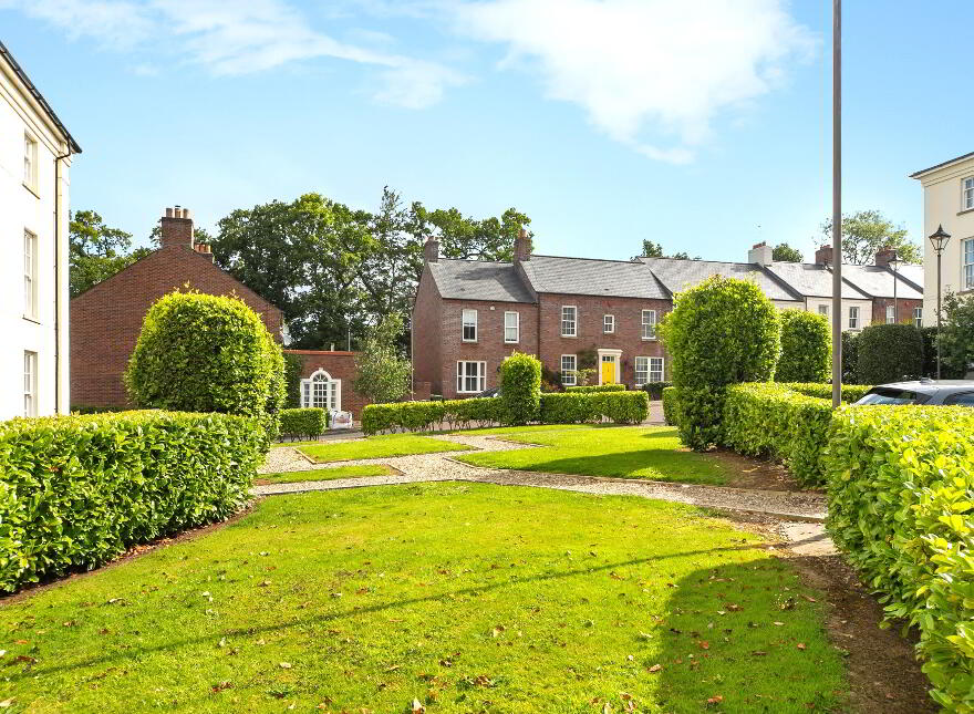 28 Kilwarlin Crescent, Royal Hillsborough, BT26 6QF