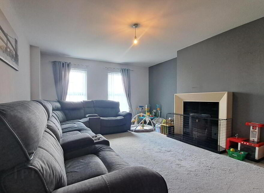 104 Bishopshill, Dromore, BT25 1FL