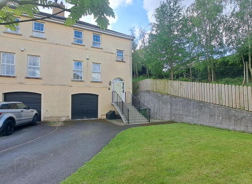104 Bishopshill, Dromore, BT25 1FL