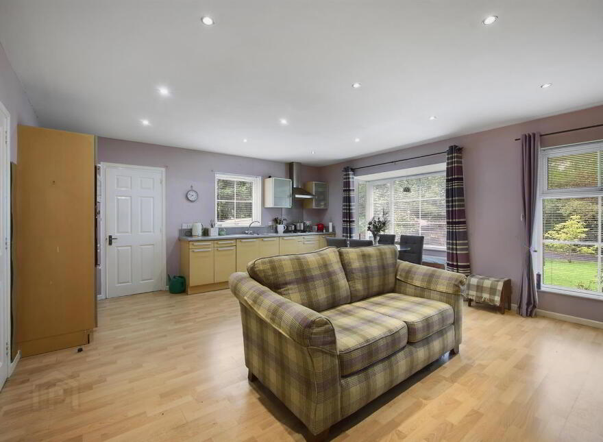 61 Millmount Lane, Dundonald, Belfast, BT16 1WN
