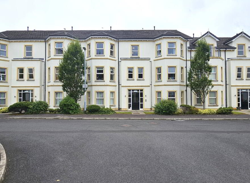 31 Corran Mews, Larne, BT40 1FH photo