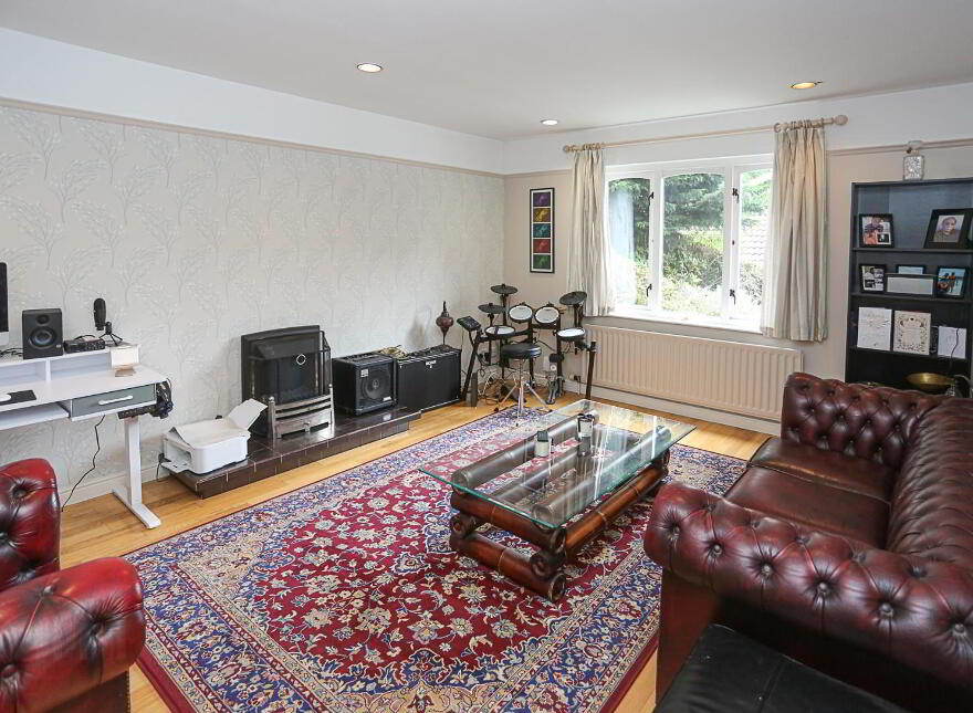 15 Finchley Vale, Belfast, BT4 2EU