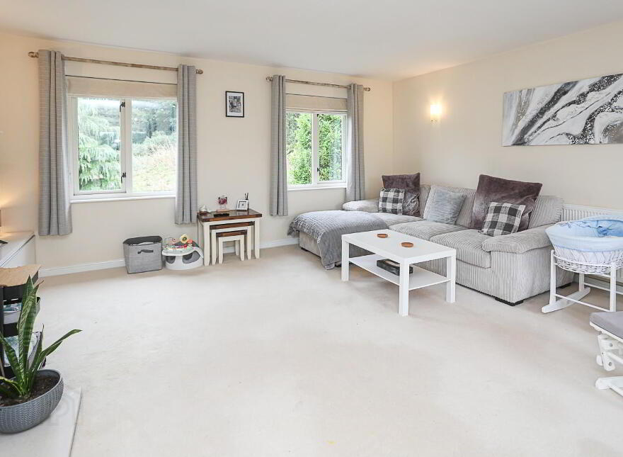15 Finchley Vale, Belfast, BT4 2EU