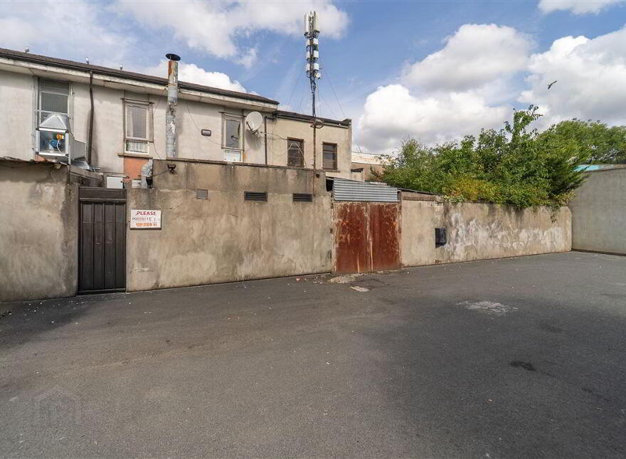 Bawnogue Shopping Centre, Clondalkin, Dublin, D22