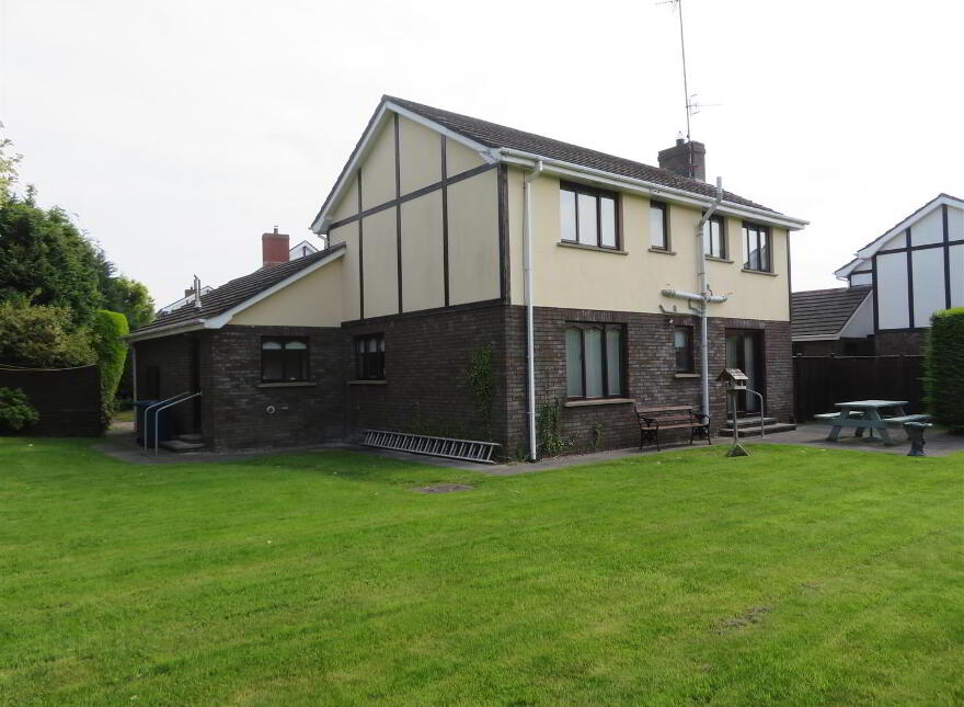 16 Tudor Lodge, Waringstown, Craigavon, BT66 7SX
