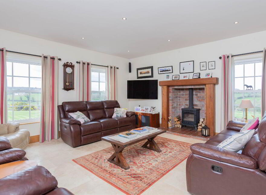 Inishboffin House, 44 Ballyworfy Road, Hillsborough, BT26 6LR