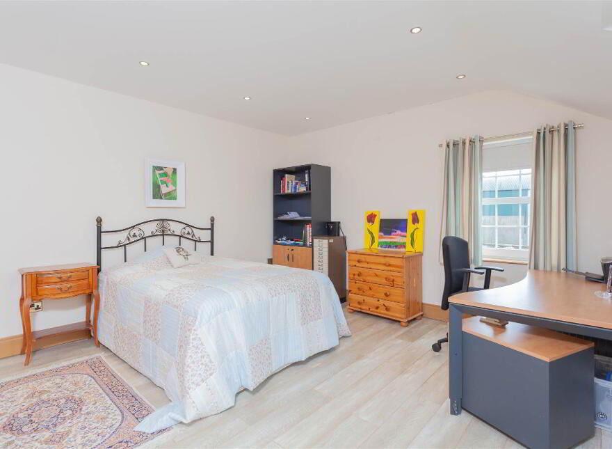 Inishboffin House, 44 Ballyworfy Road, Hillsborough, BT26 6LR