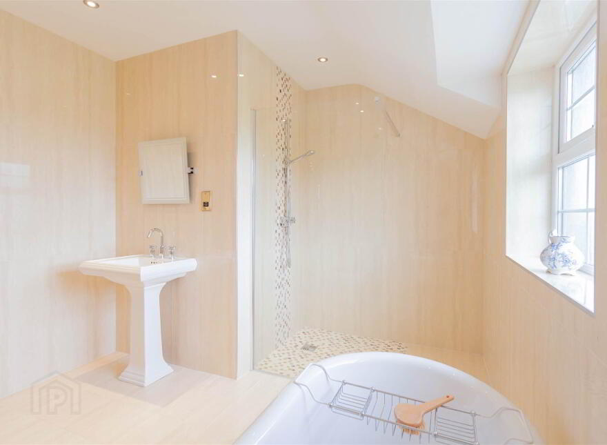 Inishboffin House, 44 Ballyworfy Road, Hillsborough, BT26 6LR
