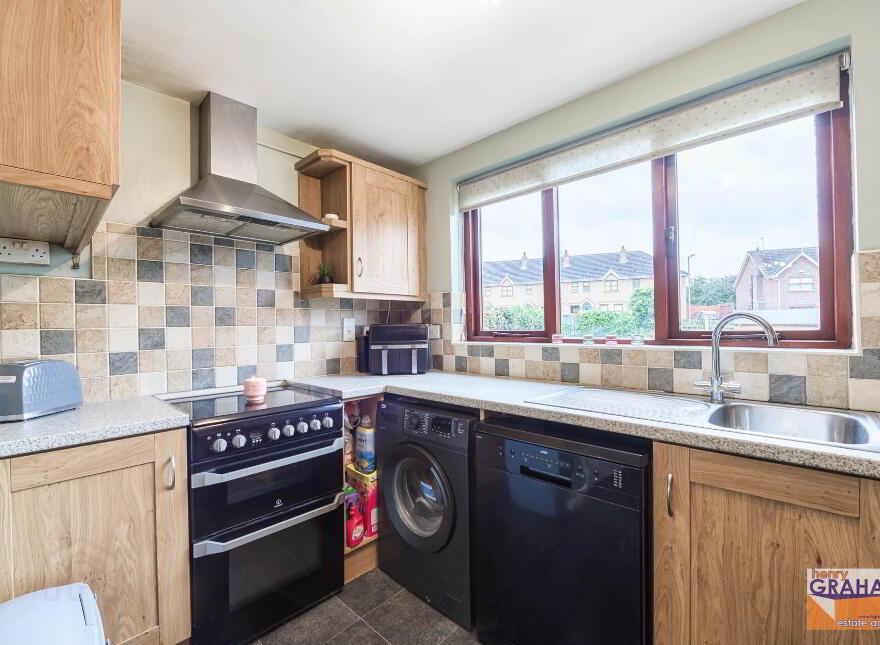 4 Arnold Grove, Ballinderry Lower, Lisburn, BT28 2JL