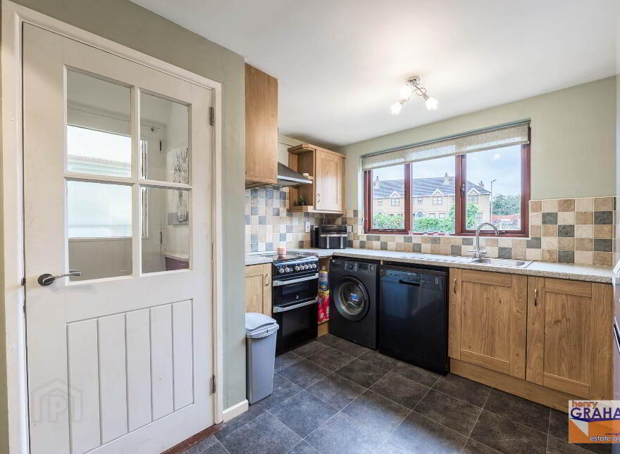 4 Arnold Grove, Ballinderry Lower, Lisburn, BT28 2JL