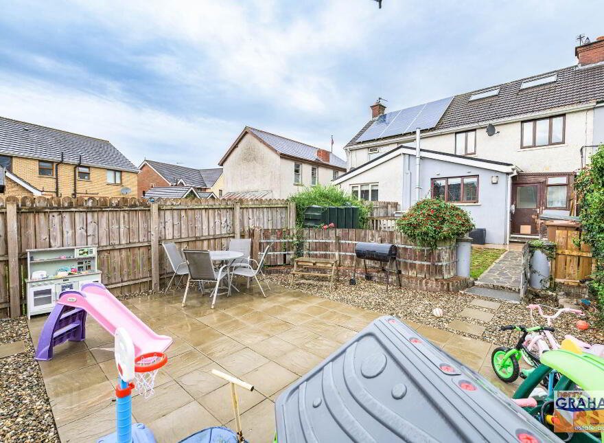 4 Arnold Grove, Ballinderry Lower, Lisburn, BT28 2JL