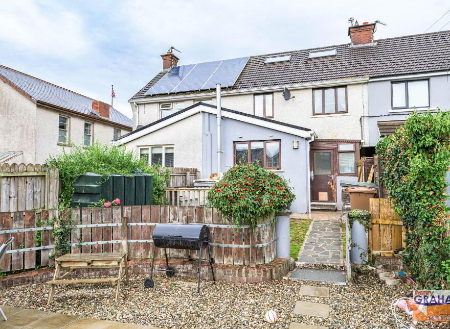 4 Arnold Grove, Ballinderry Lower, Lisburn, BT28 2JL