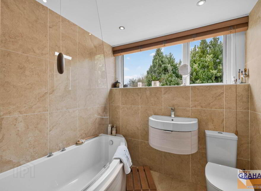 16 Coolsara Park, Lisburn, BT28 3BG