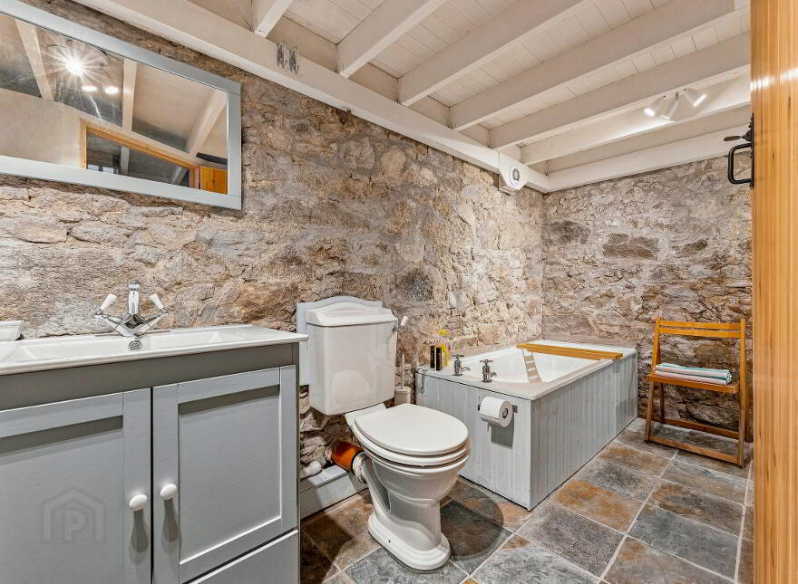 BARRACK HOUSE, Rathdangan Village, Baltinglass, W91D6Y7