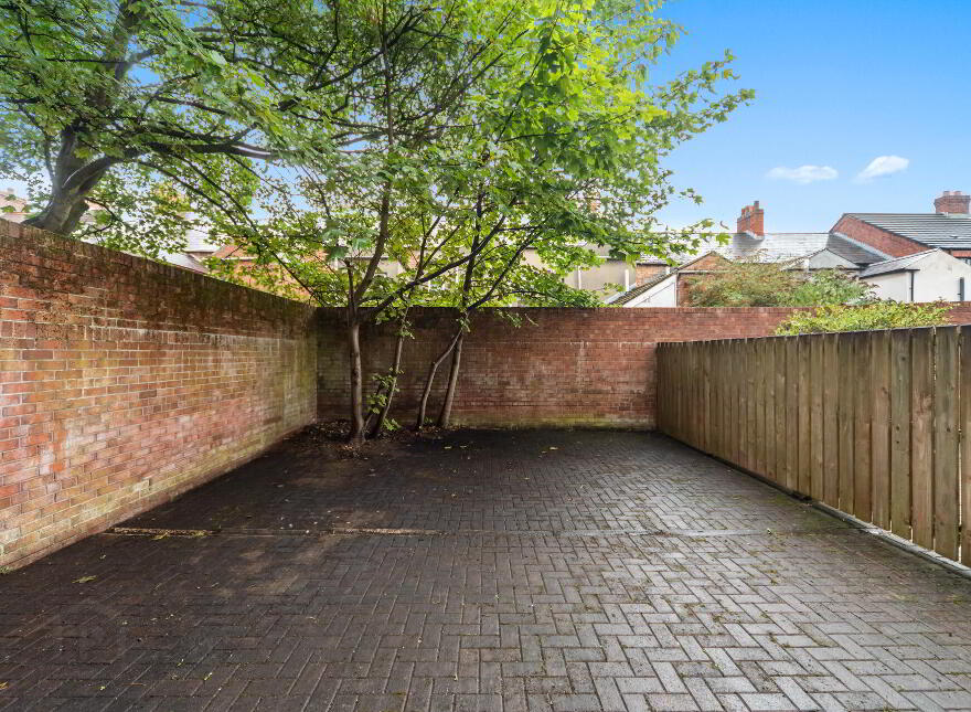 Apt 1 Coach House, 85 Lower Windsor Avenue, Belfast, BT9 7DX