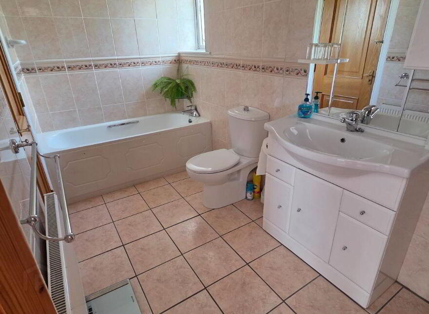 6 Galtee View, Farranlahassery, Cahir, E21P704