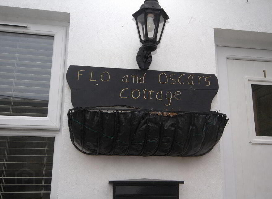 Flo & Oscars Cottage, 1 Back Lane, Ramelton, F92Y030