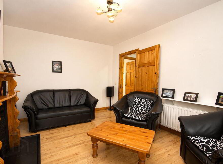 Flo & Oscars Cottage, 1 Back Lane, Ramelton, F92Y030