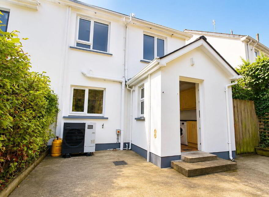 Flo & Oscars Cottage, 1 Back Lane, Ramelton, F92Y030