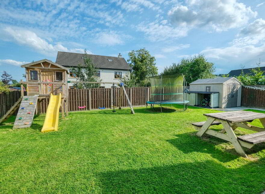 4 Melview Glen, Melview, N39R3P8