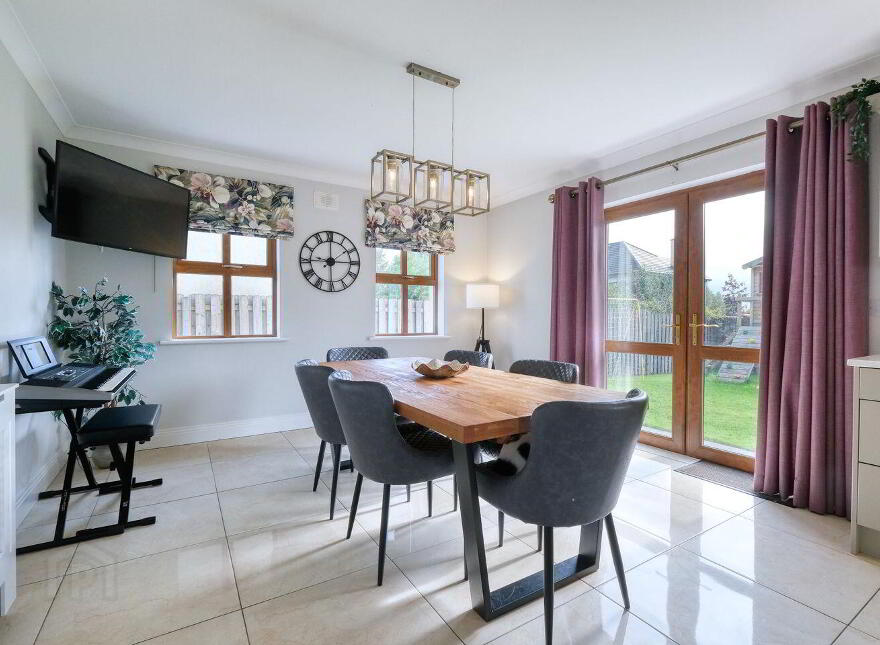 4 Melview Glen, Melview, N39R3P8