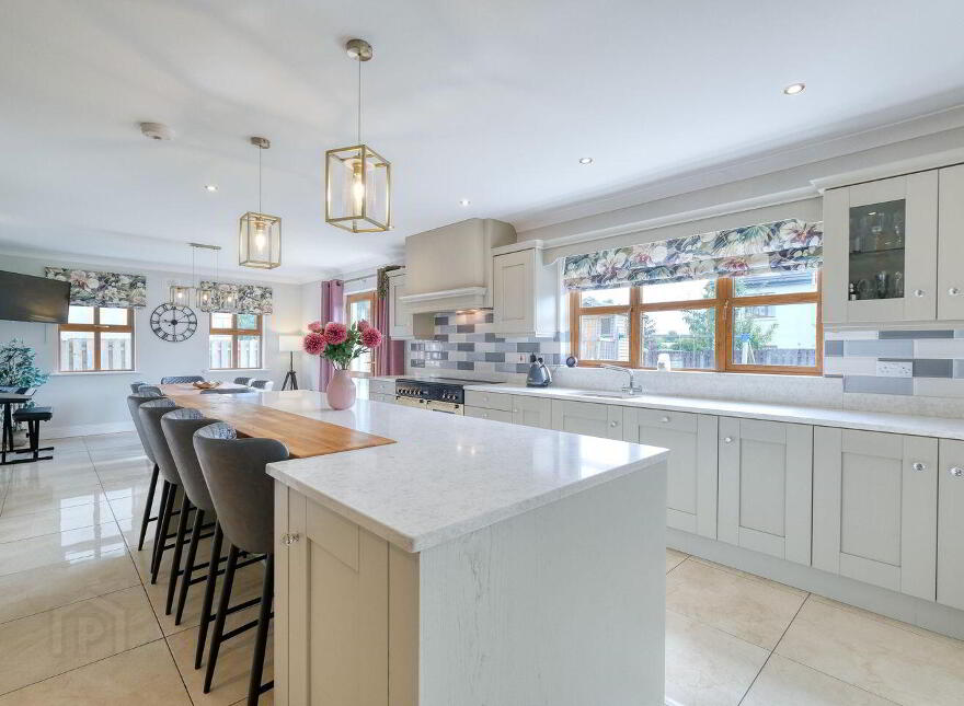 4 Melview Glen, Melview, N39R3P8