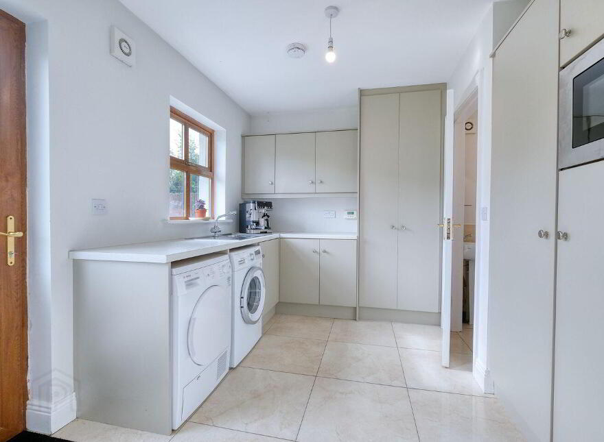 4 Melview Glen, Melview, N39R3P8