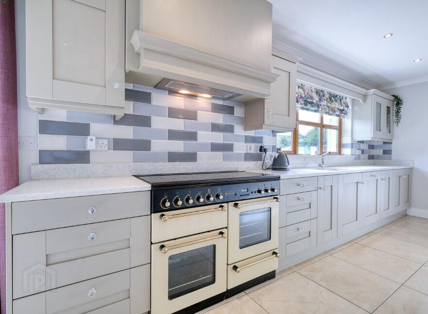 4 Melview Glen, Melview, N39R3P8