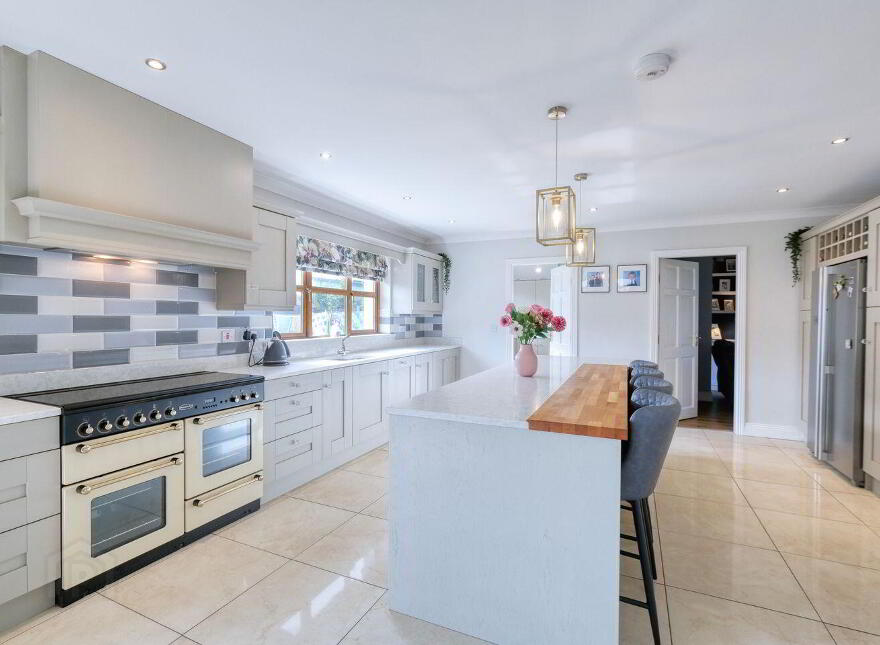 4 Melview Glen, Melview, N39R3P8