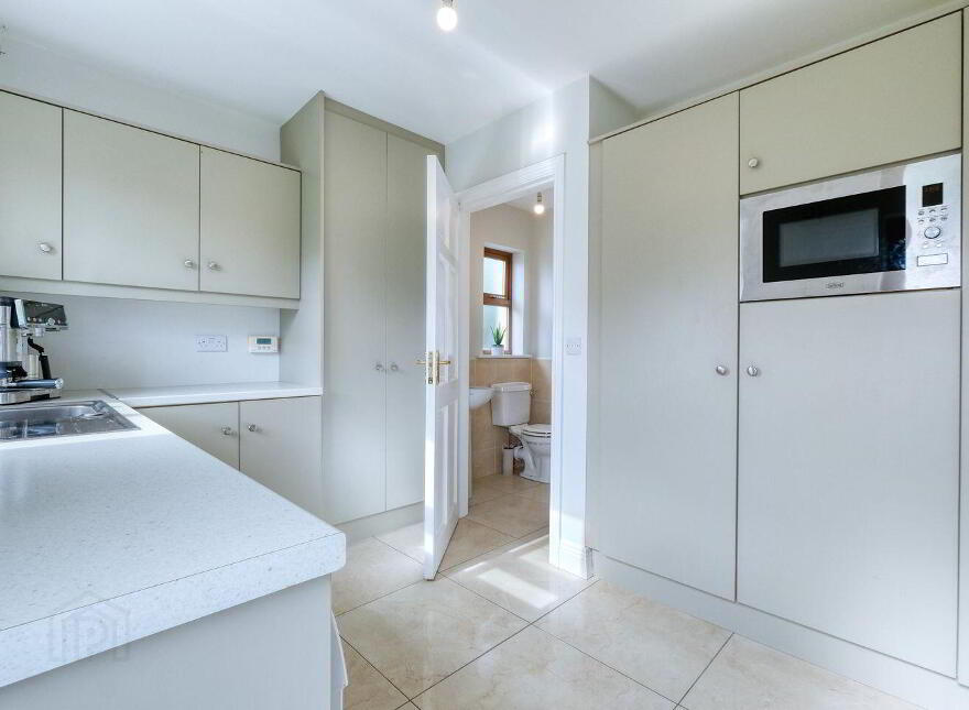 4 Melview Glen, Melview, N39R3P8