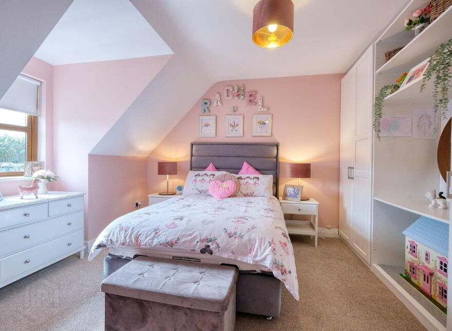4 Melview Glen, Melview, N39R3P8